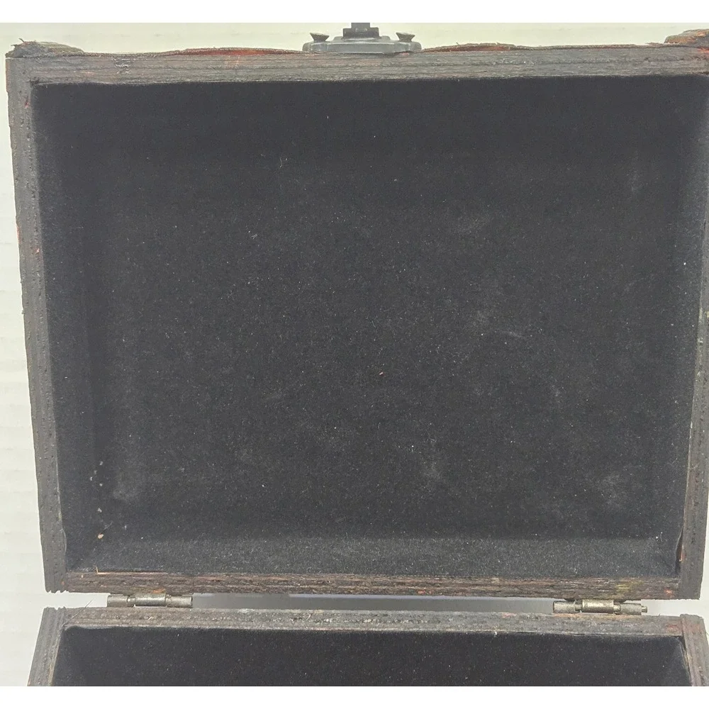 Vintage Wooden Floral Embossed Trinket & Jewelry Box W/Latch (Black Felt Lined)